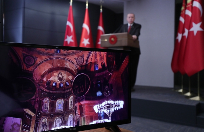 Ayasofya'da Fetih Suresi okundu